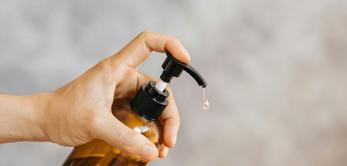 Loción siendo aplicada